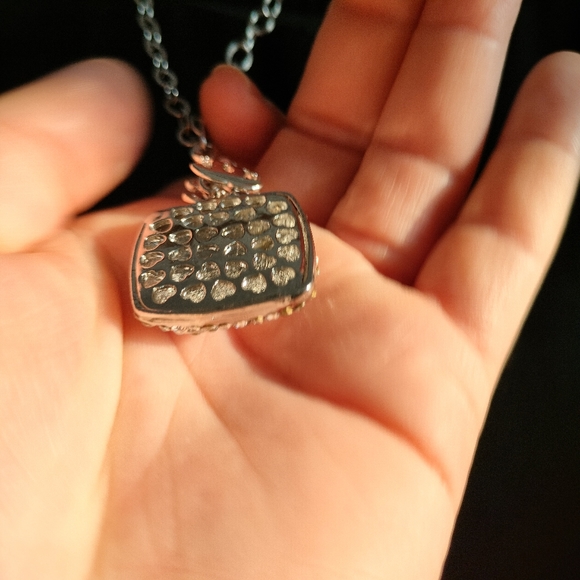 Elegant Cubic Zirconia White Flower Necklace - Picture 13 of 17